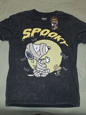 Peanuts Snoopy Mummy Graphic Tee NWT